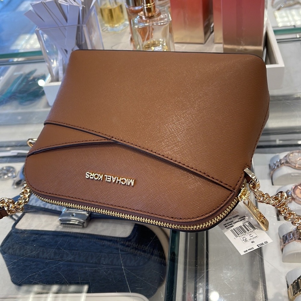 MICHAEL KORS
Jet Set Travel Medium Dome Crossbody Bag
Luggage 
NWT - Picture 6 of 16